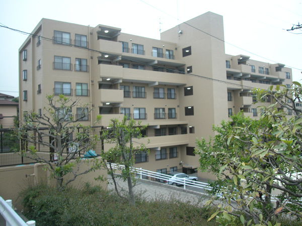 鷺沼ローラスの外観