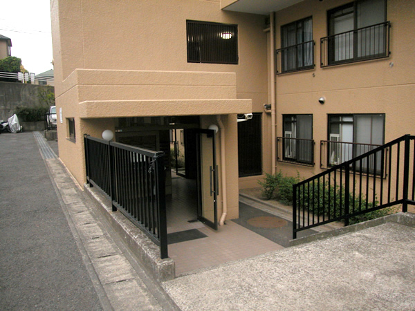 鷺沼ローラスの外観