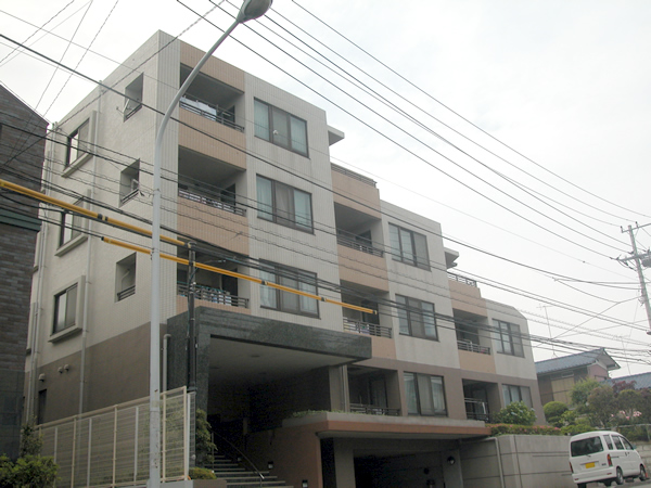 クレッセントたまプラーザ2の外観