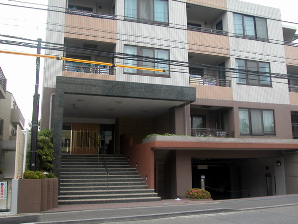 クレッセントたまプラーザ2の外観