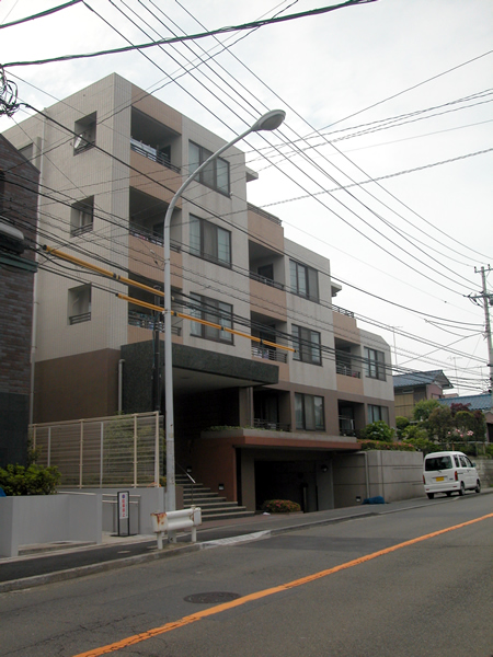 クレッセントたまプラーザ2の外観