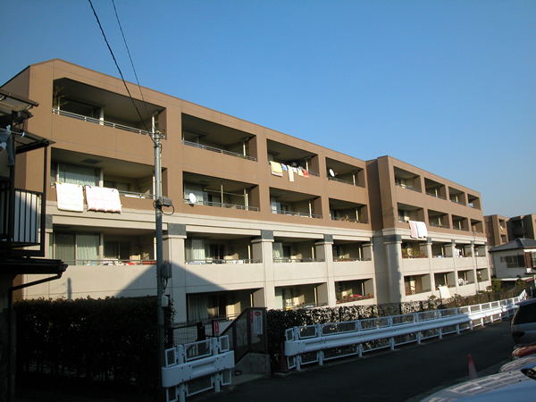 ヒルズ鷺沼フォレスタージュの外観