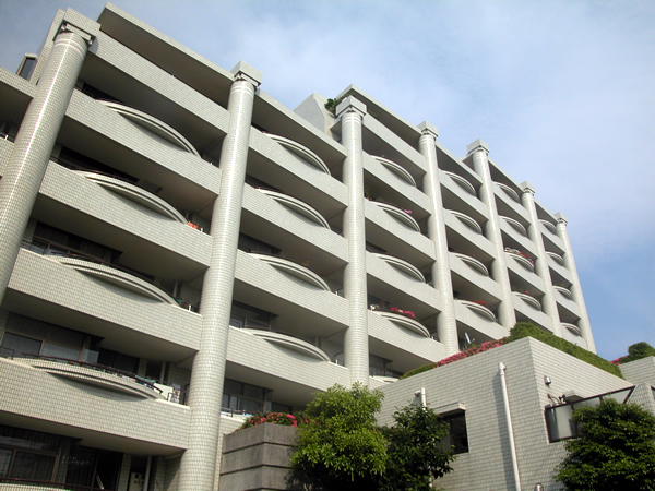 たまプラーザスカイマンション東館の外観