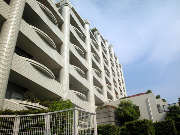 たまプラーザスカイマンション東館の外観