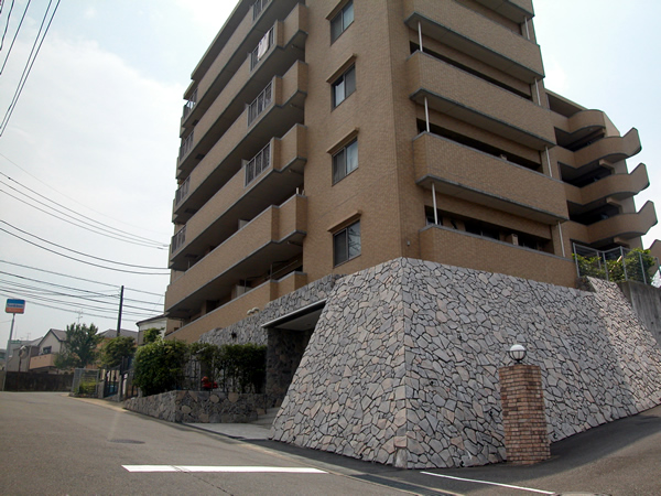 ヒルハイツたまプラーザの外観