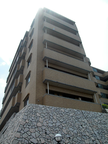 ヒルハイツたまプラーザの外観