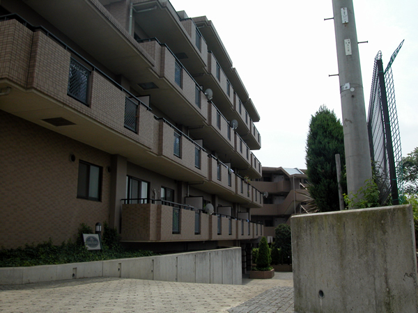 エステスクエアたまプラーザの外観