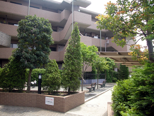 エステスクエアたまプラーザの外観