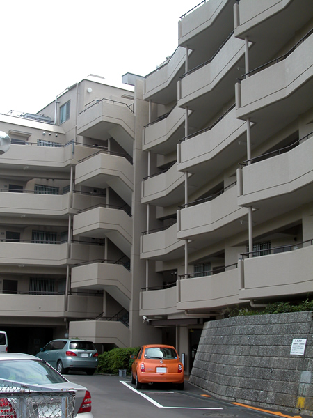 ウインザーハイム宮前平アーベインの外観