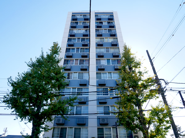 新倉マンションの外観