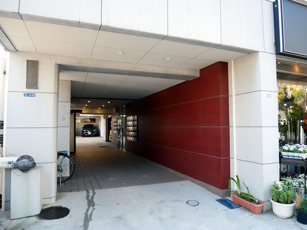 新倉マンションの外観