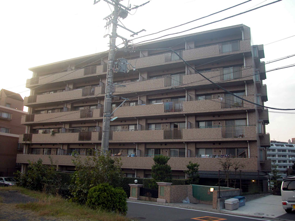 市が尾パークホームズ2番館の外観