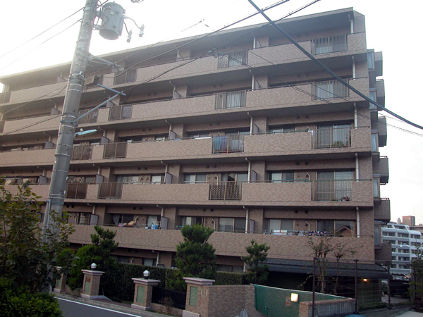 市が尾パークホームズ2番館の外観