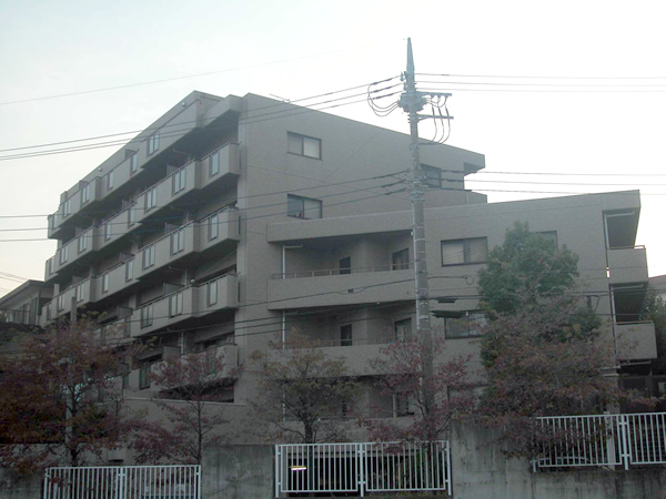 サーパス市ヶ尾の外観