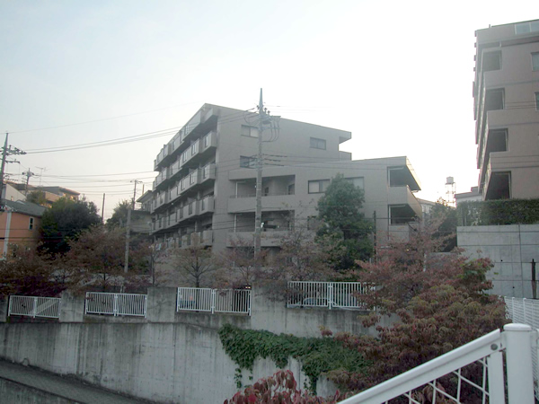 サーパス市ヶ尾の外観