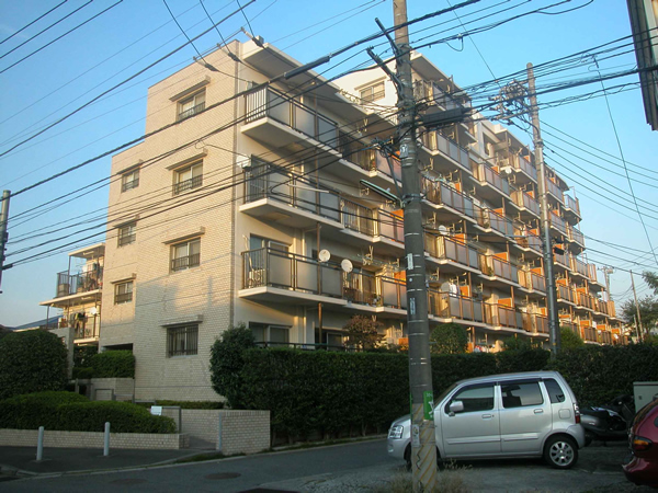 コープ野村市ヶ尾の外観