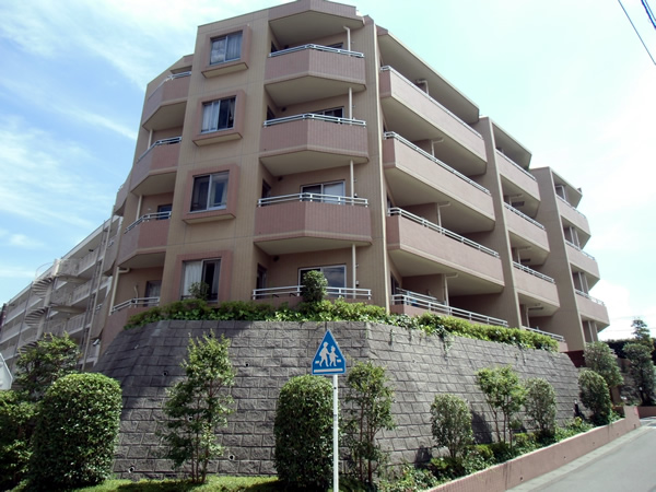 ヒルズ宮前平の外観