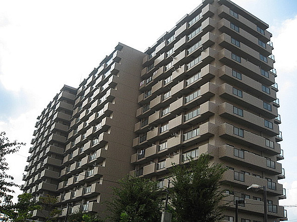 ローヤルシティ鴨居7番館の外観