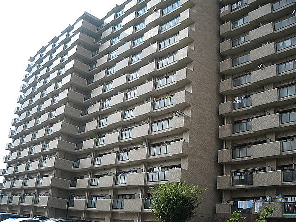 ローヤルシティ鴨居7番館の外観