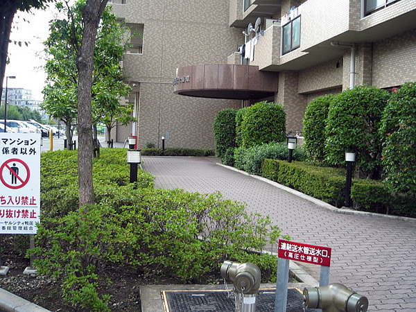 ローヤルシティ鴨居7番館の外観