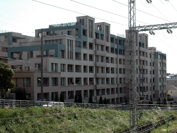 クレッセント美しが丘レジデンスの外観