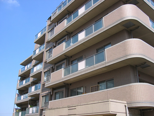 イトーピア市が尾の外観