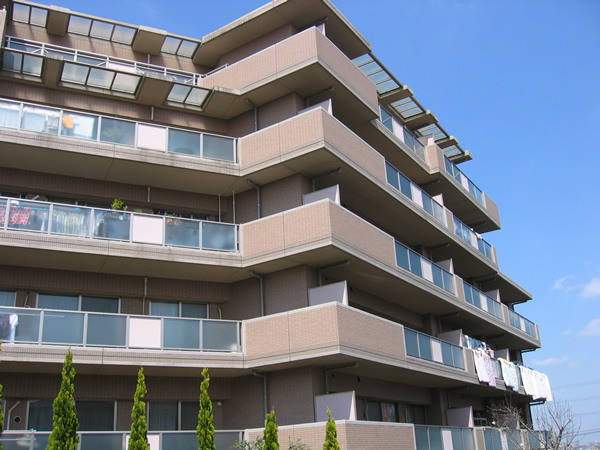 イトーピア市が尾の外観