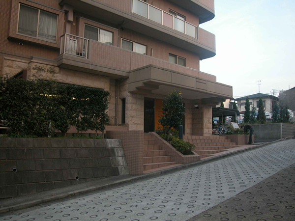 イトーピア市が尾の外観