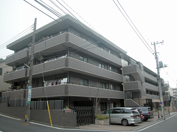 ヴェルビュ青葉台ブラオの外観