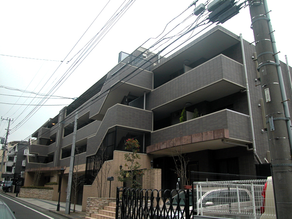 ヴェルビュ青葉台ブラオの外観