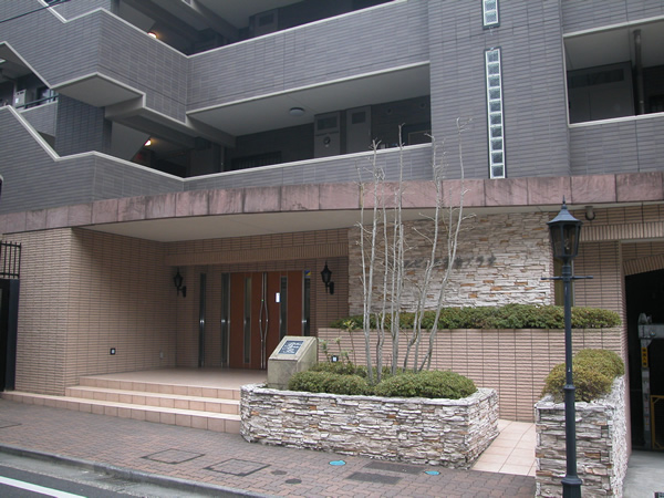 ヴェルビュ青葉台ブラオの外観