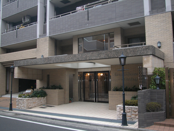グランヴェルビュ青葉台の外観