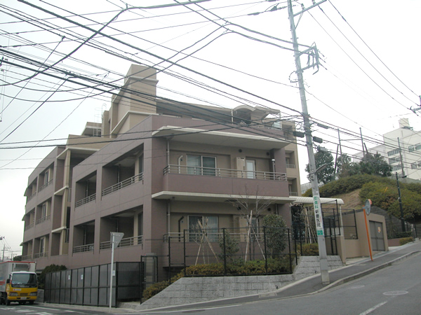 ヒルズ青葉台2丁目の外観