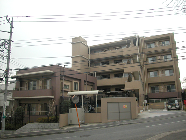 ヒルズ青葉台2丁目の外観