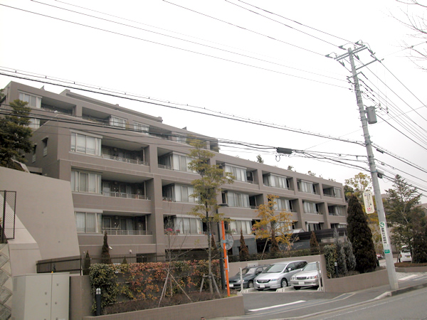 藤和青葉台ホームズの外観