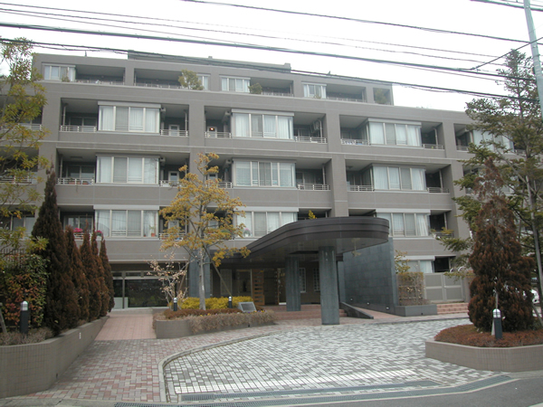 藤和青葉台ホームズの外観