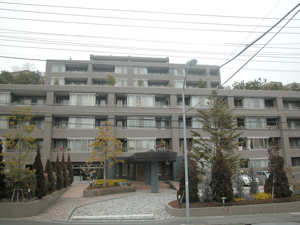 藤和青葉台ホームズの外観