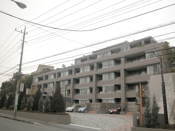 藤和青葉台ホームズの外観