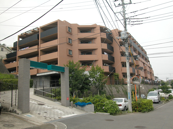 コスモ宮前平コートフォルムの外観