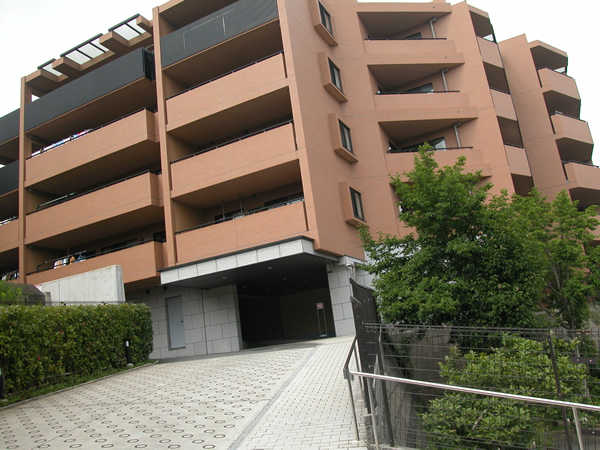 コスモ宮前平コートフォルムの外観