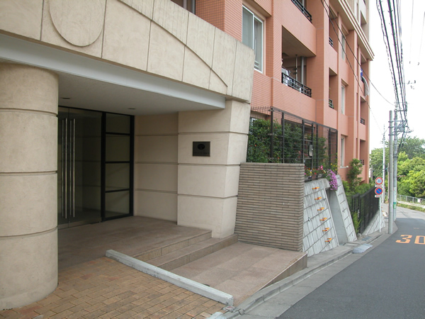 ラヴィドール宮前平の外観