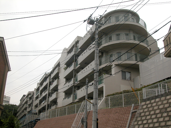 ヒューマンスクエア鷺沼東の外観