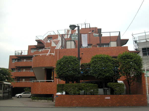 ニューファミール宮前平の外観