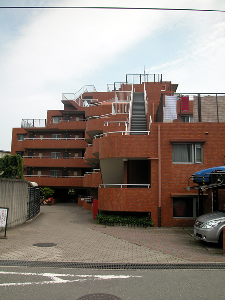 ニューファミール宮前平の外観