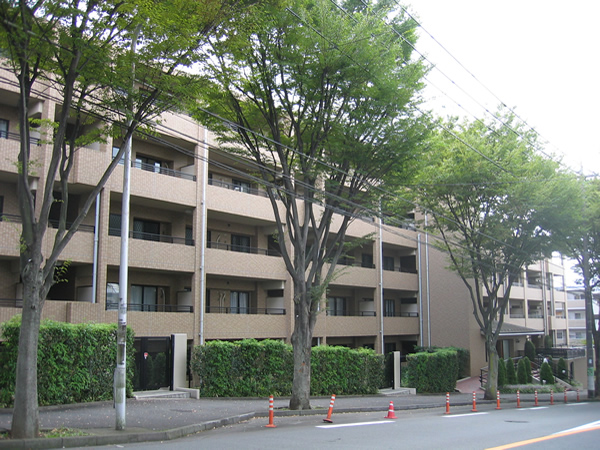 コローレ青葉台Ｂ棟の外観