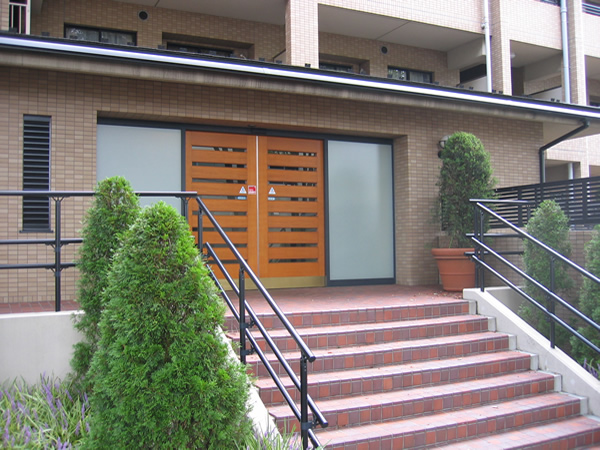 コローレ青葉台Ｂ棟の外観