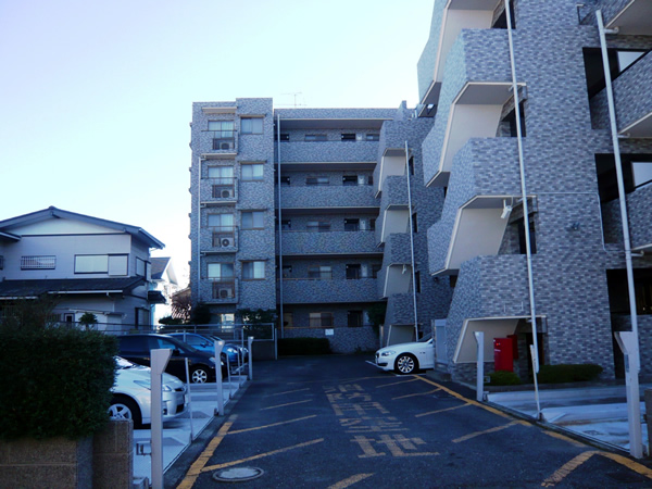 南林間パークホームズの外観