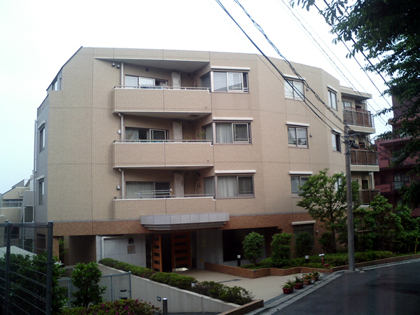 アルス鷺沼プラシアスの外観