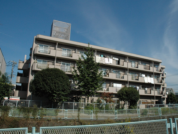 陽輪台第2あざみ野の外観