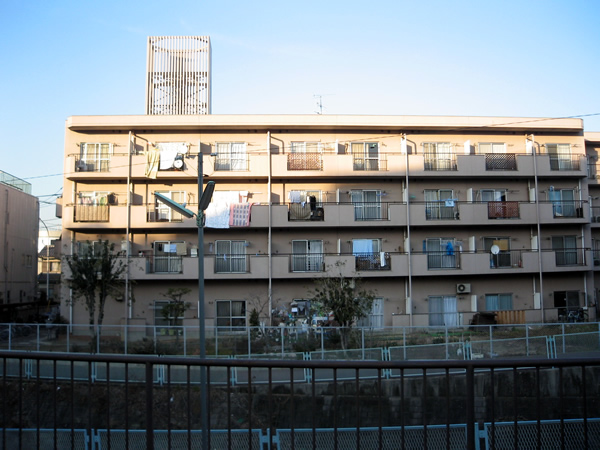 陽輪台第2あざみ野の外観